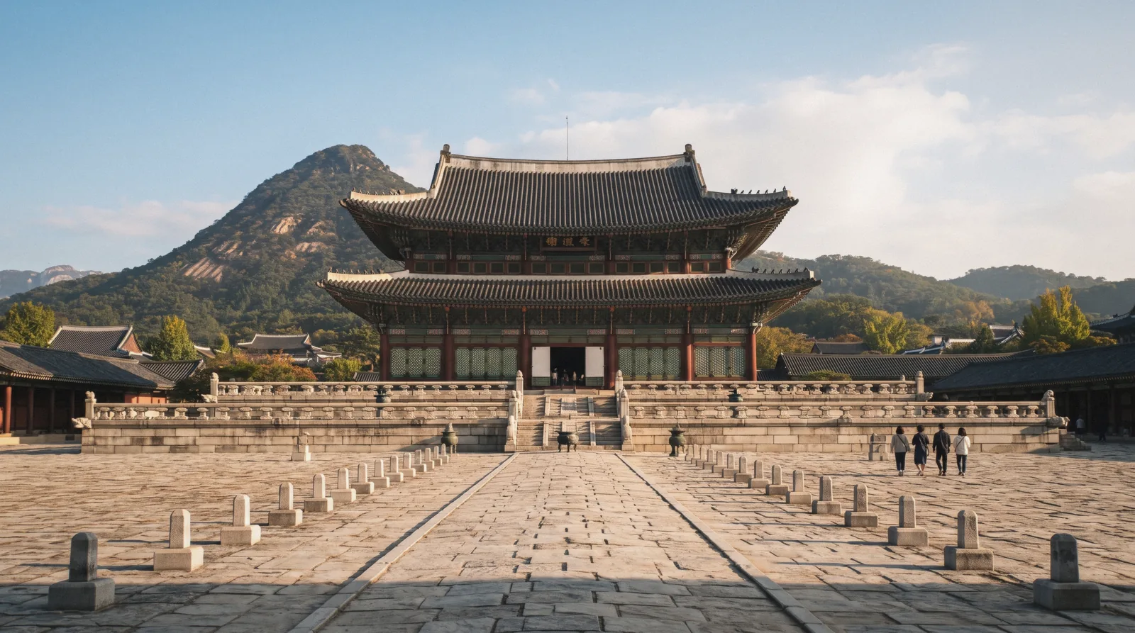 The Geunjeongjeon throne hall of Gyeongbokgung Palace with Bugaksan behind, one of the five Seoul palaces, South Korea