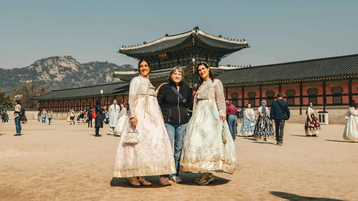 Seoul: Half-Day City Highlights & Palace Tour with Hanbok — a Seoul tour listing on this Seoul city guide, South Korea